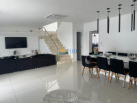Casa 5 Quartos 329m² 
