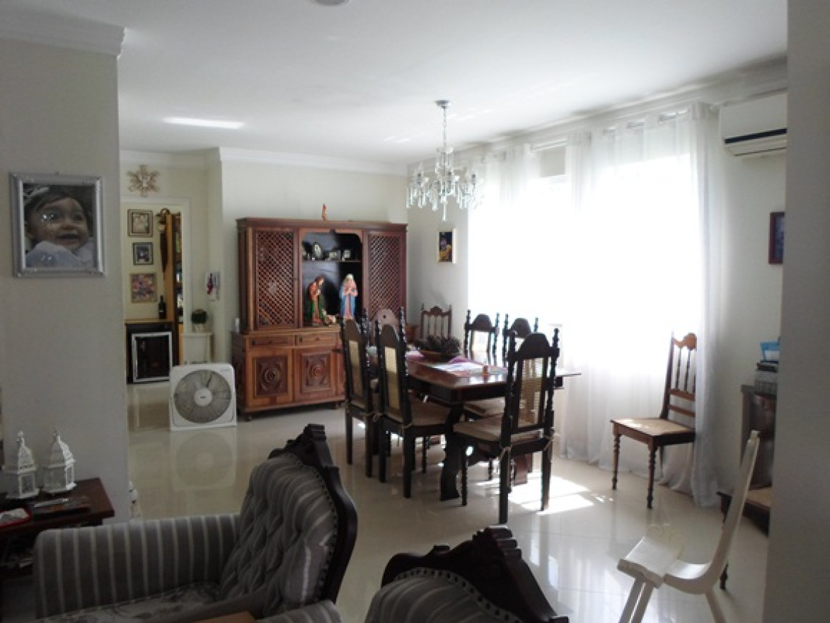 Casa 4 Quartos 250m² 