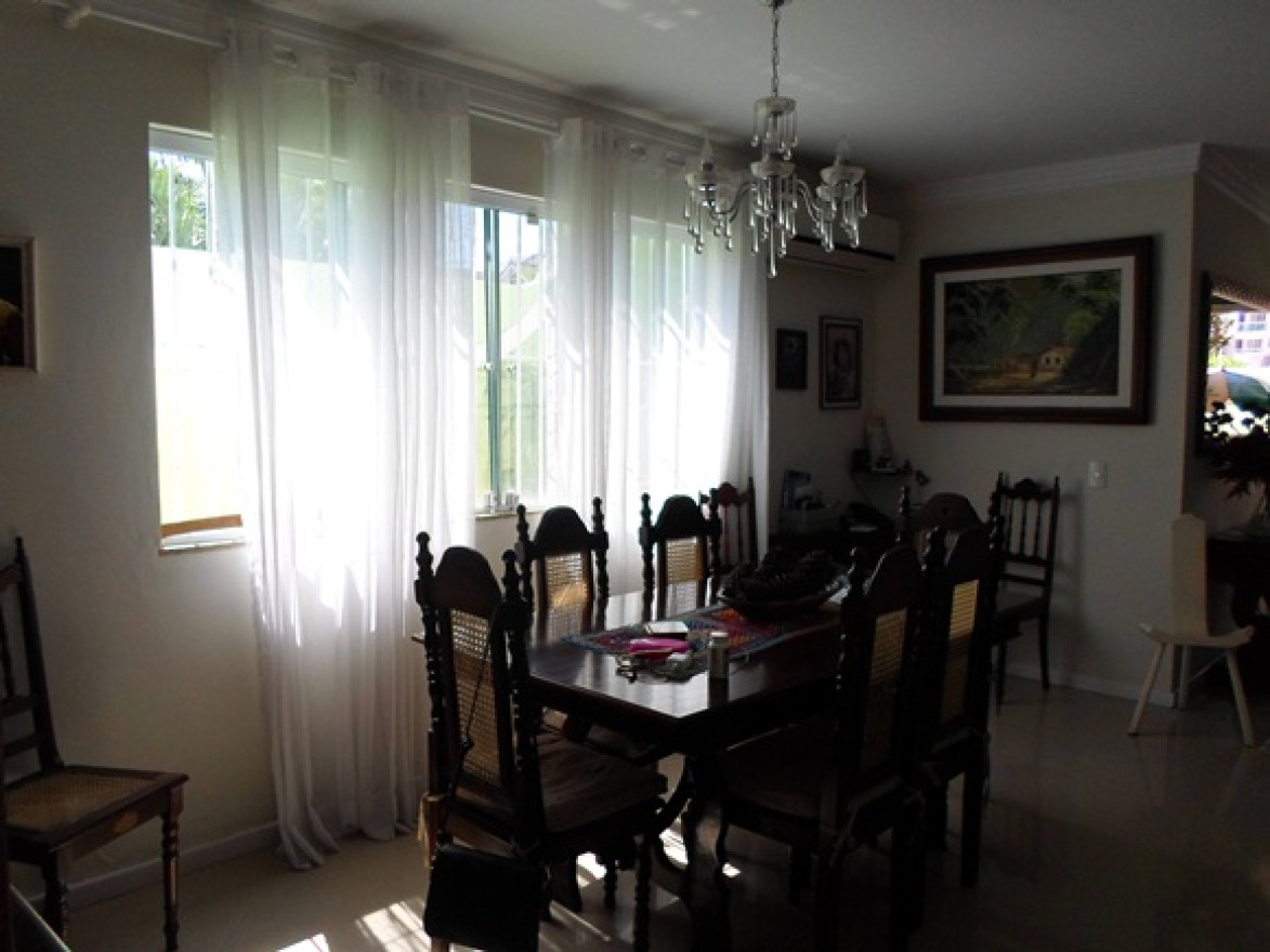 Casa 4 Quartos 250m² 