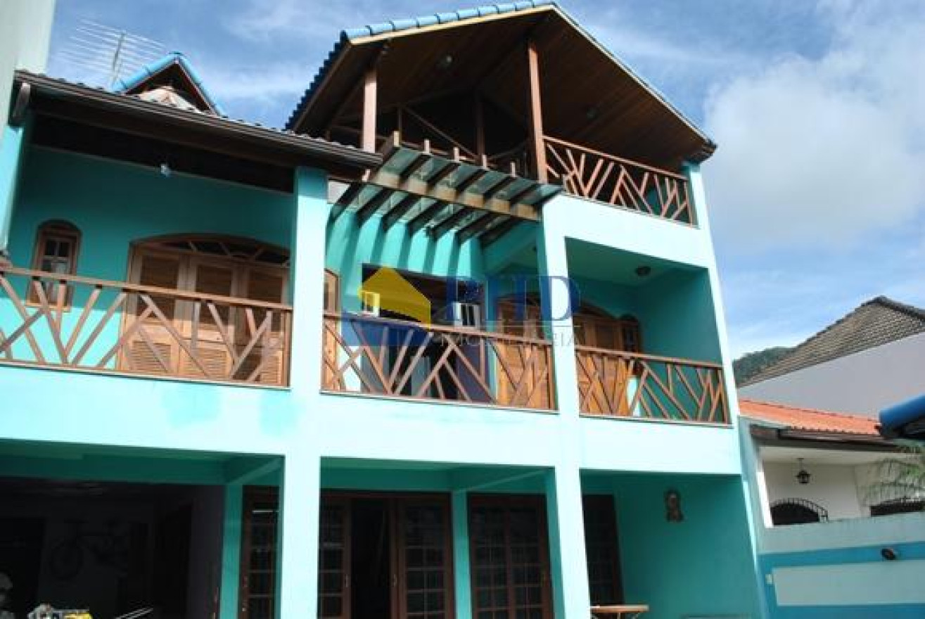 Casa 3 Quartos 181m² 