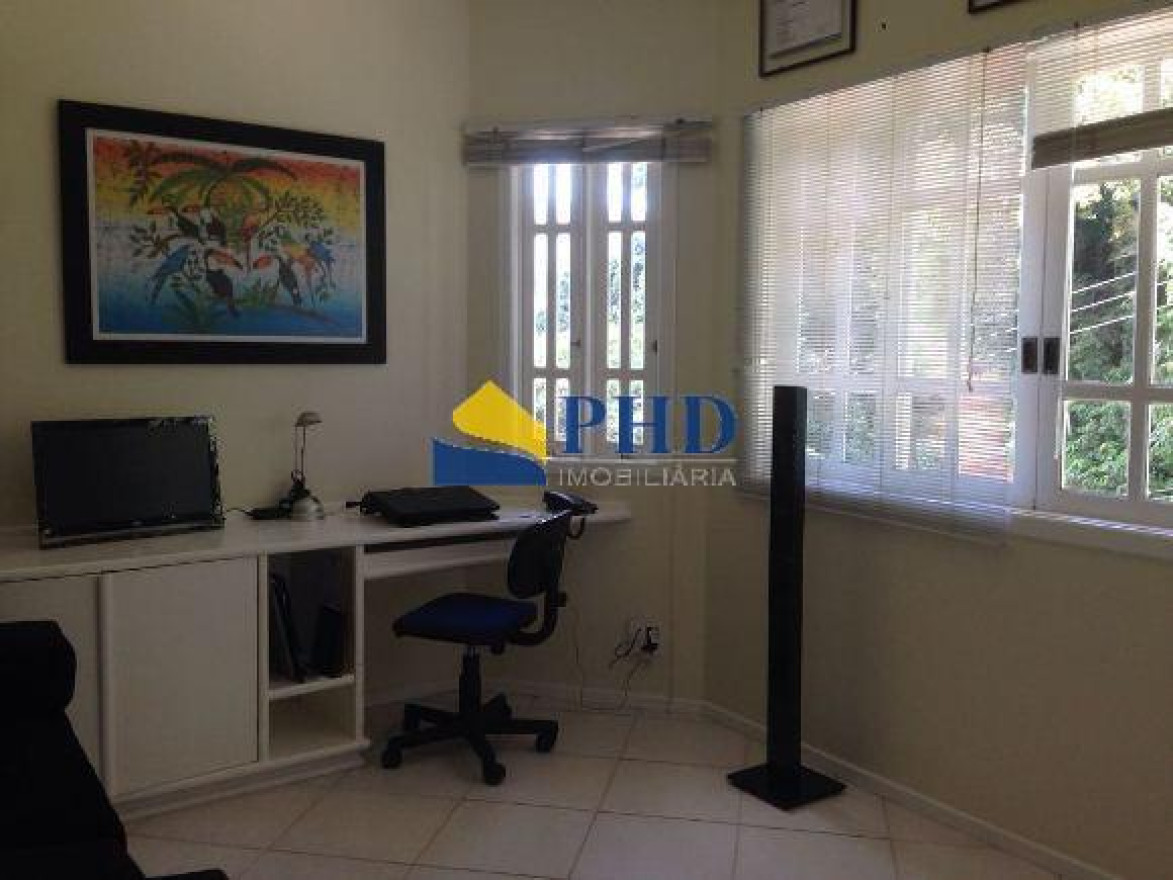 Casa 4 Quartos 343m² 