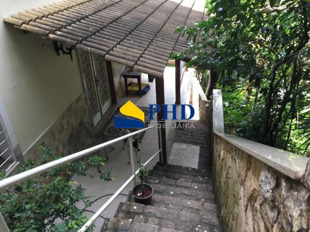 Casa 5 Quartos 200m² 
