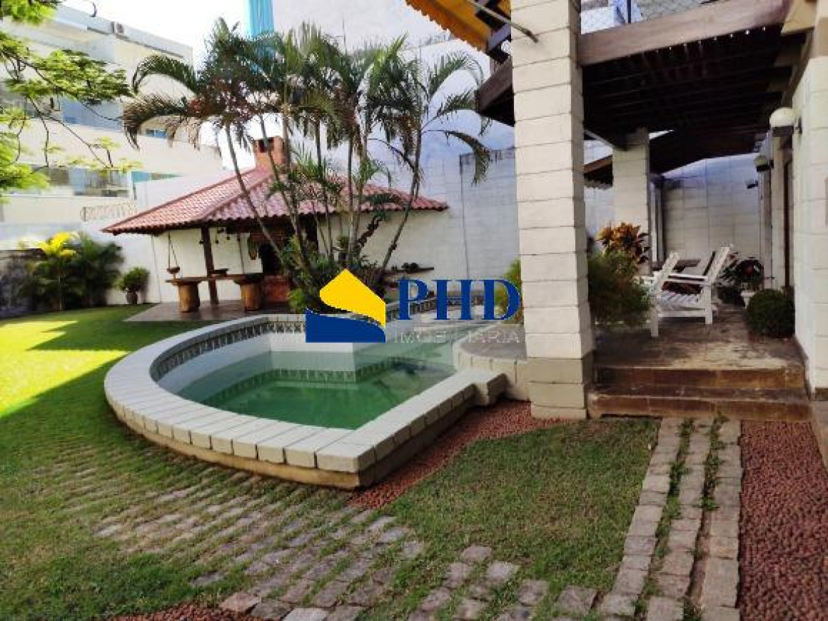 Casa 5 Quartos 360m² 