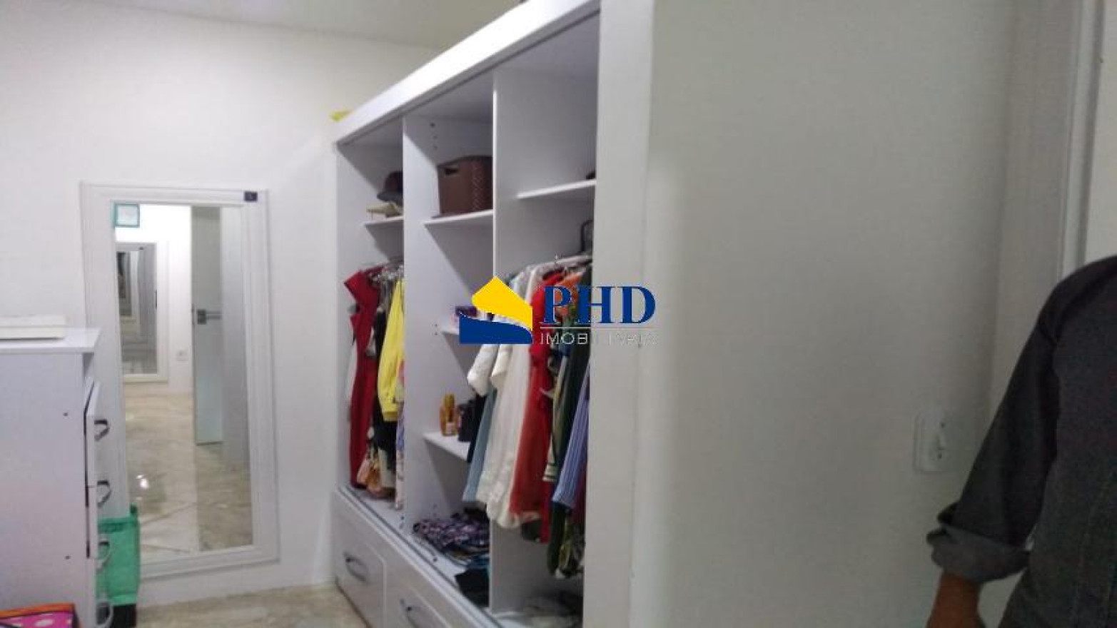 Casa 4 Quartos 340m² 