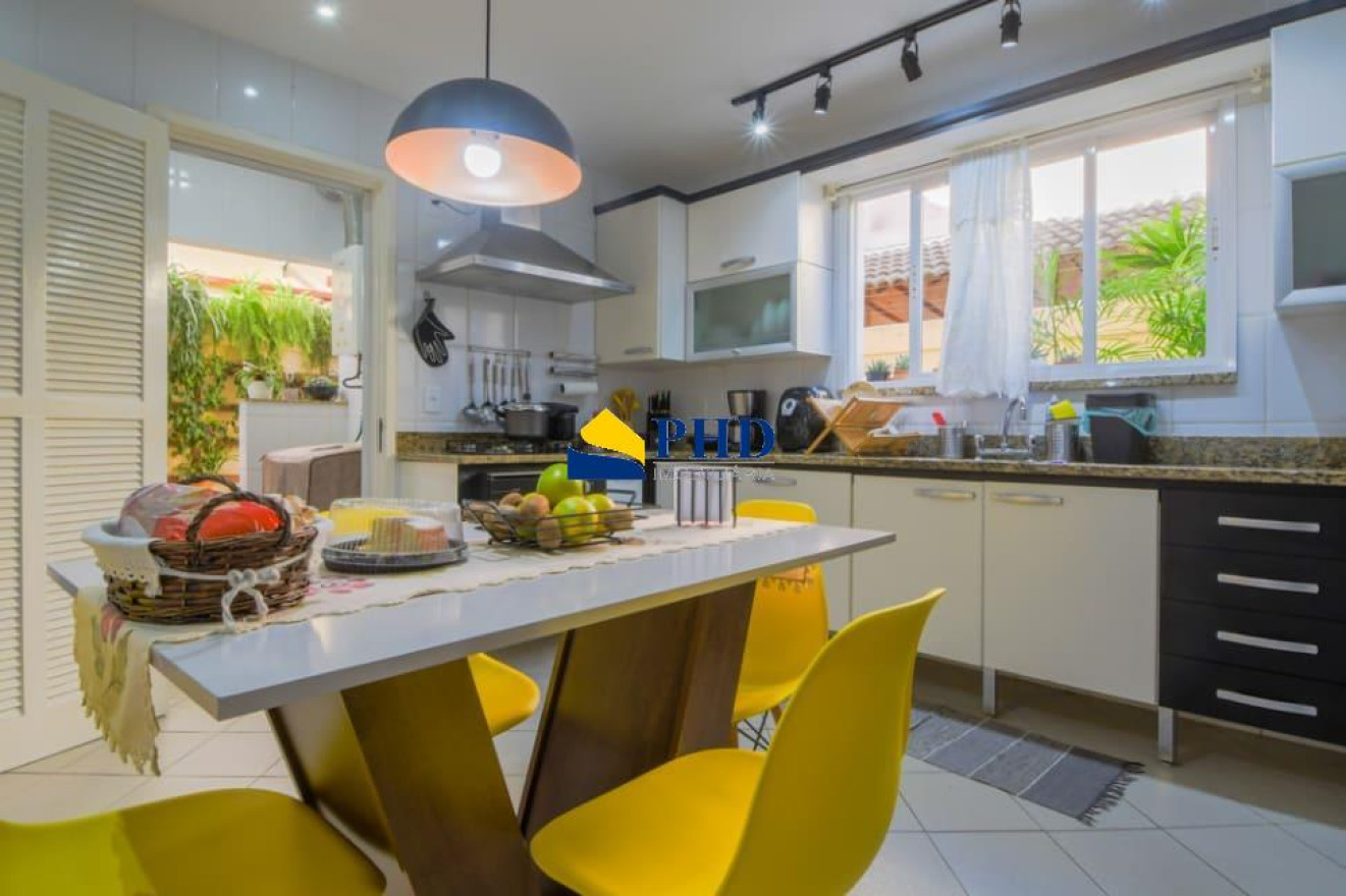 Casa 4 Quartos 220m² 