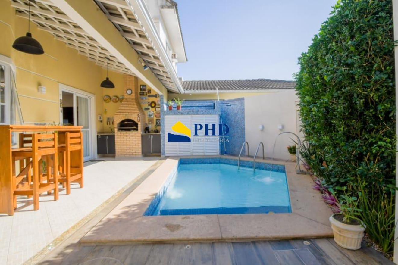 Casa 4 Quartos 220m² 