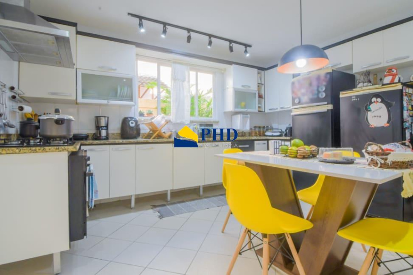Casa 4 Quartos 220m² 