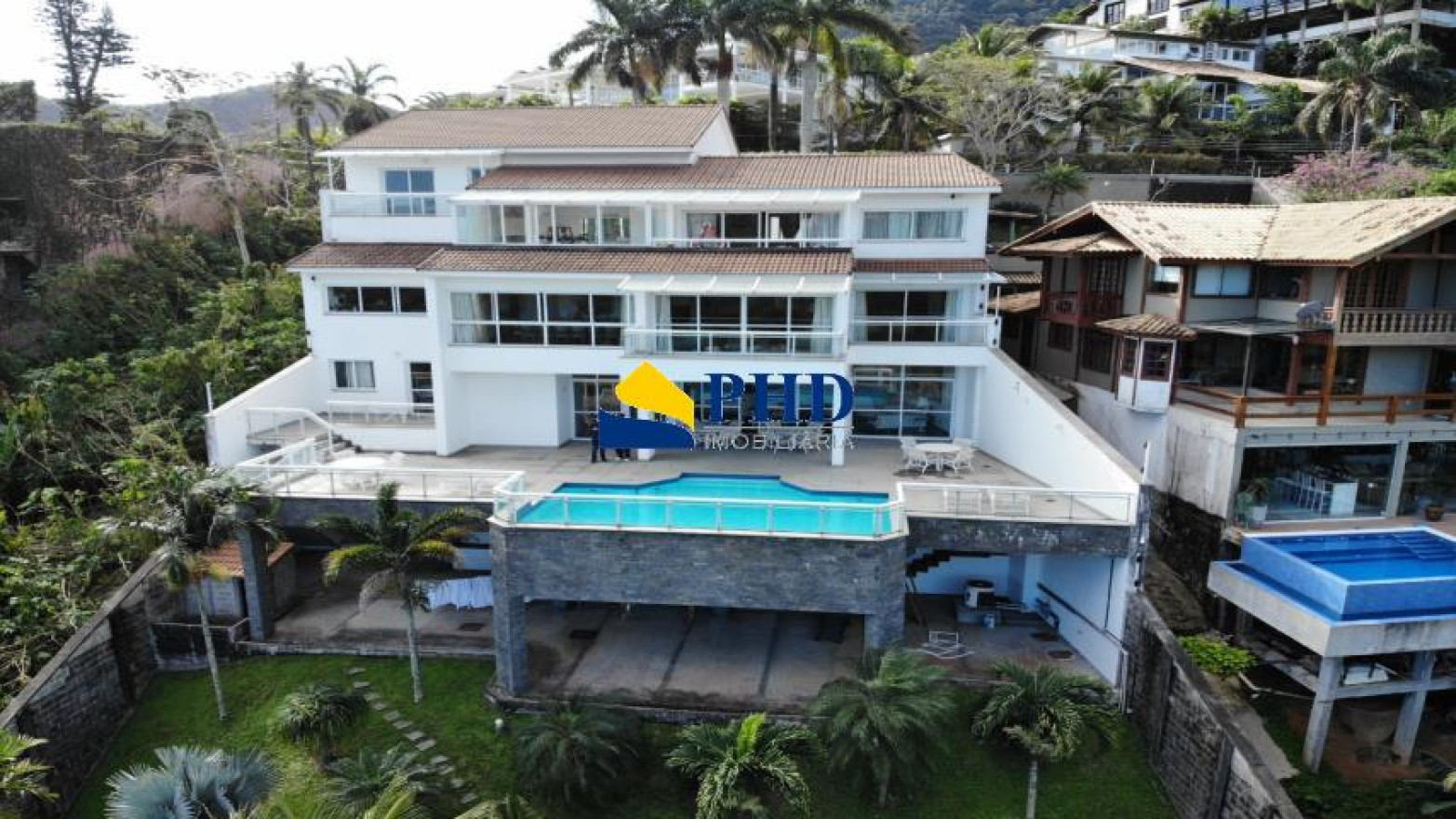 CASA 4 Quartos 850m² 