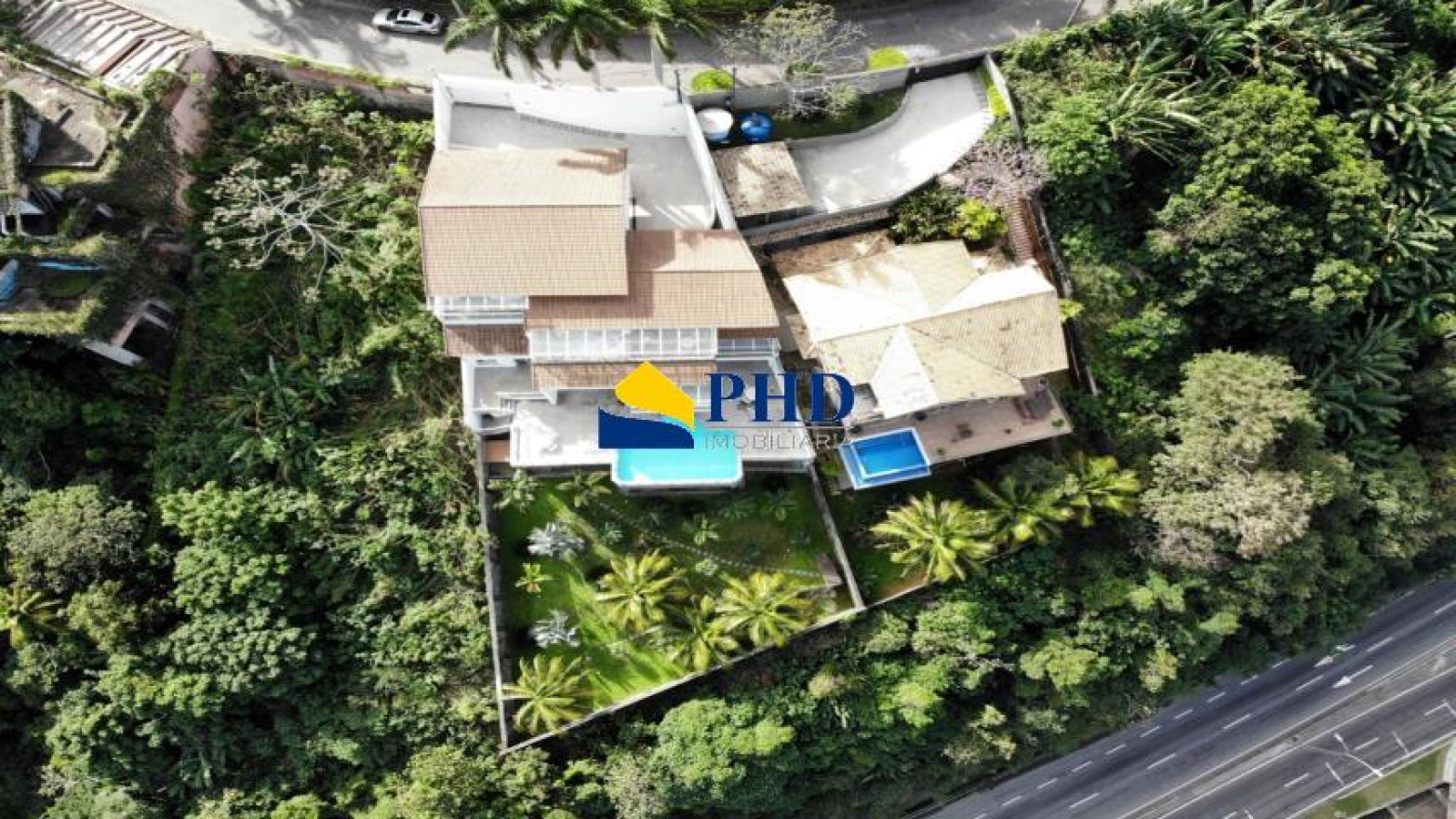 CASA 4 Quartos 850m² 