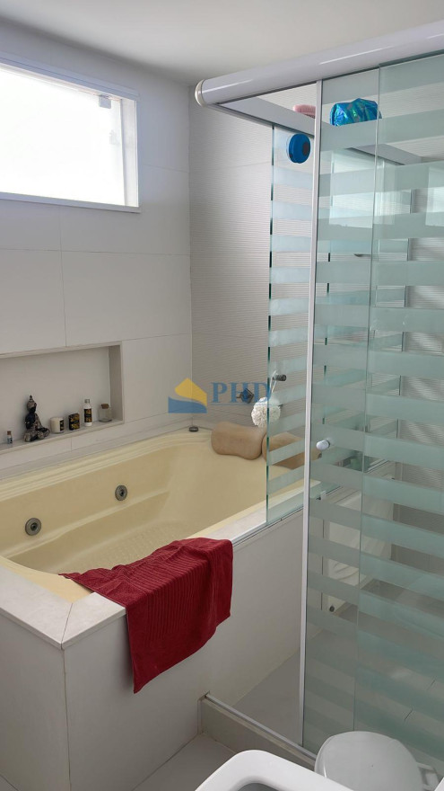 Casa 5 Quartos 329m² 