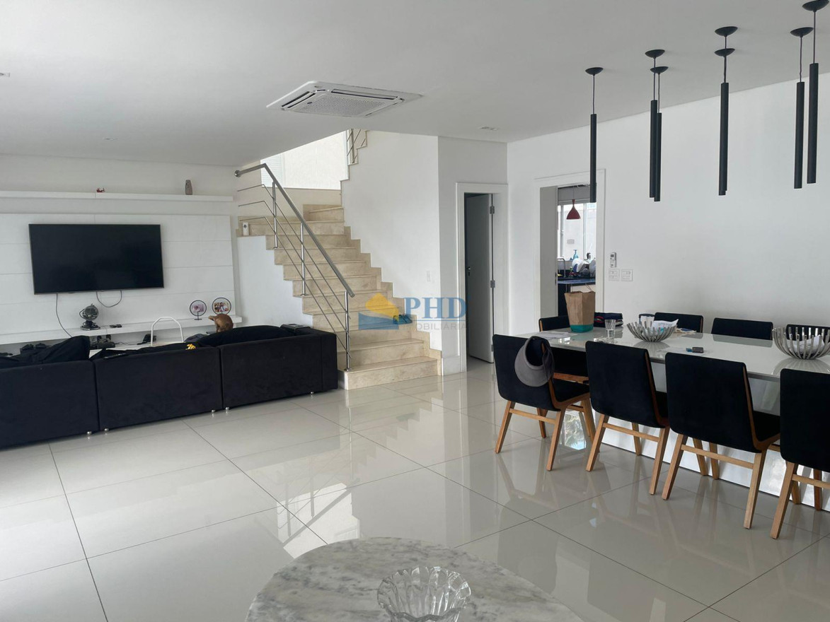 Casa 5 Quartos 329m² 