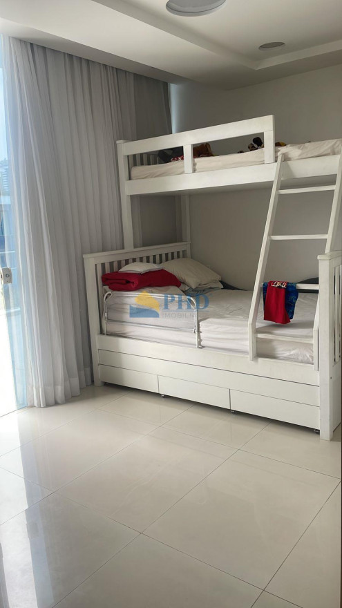 Casa 5 Quartos 329m² 
