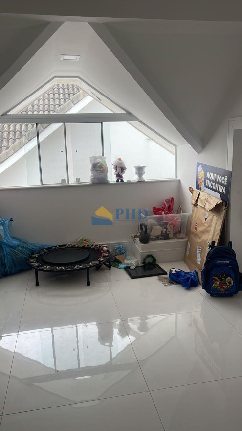 Casa 5 Quartos 329m² 