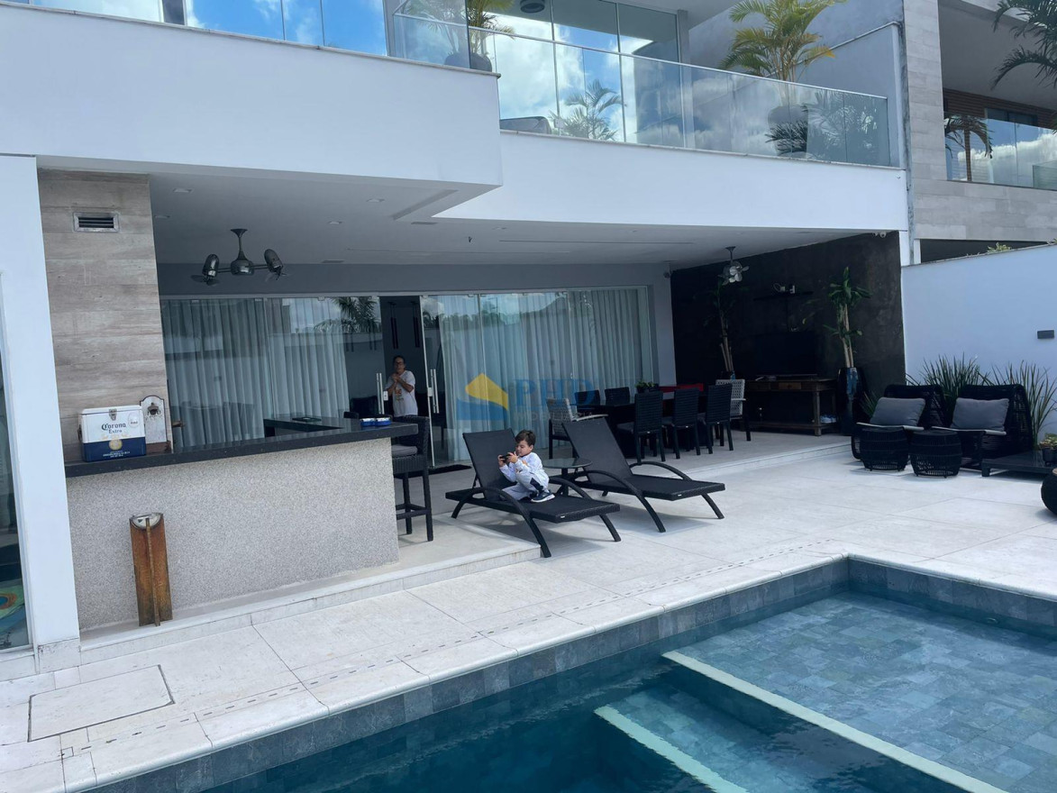 Casa 5 Quartos 329m² 