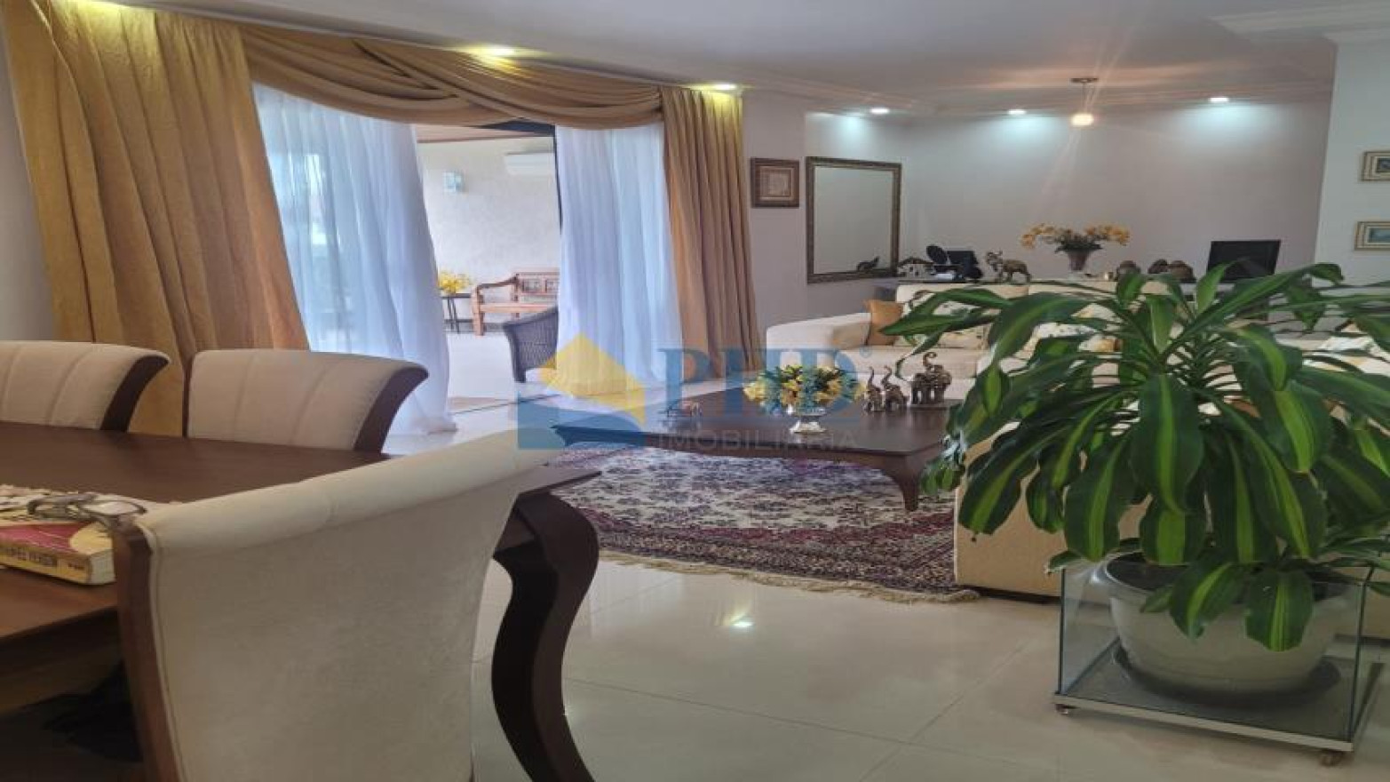 Apartamento 4 Quartos 217m² 