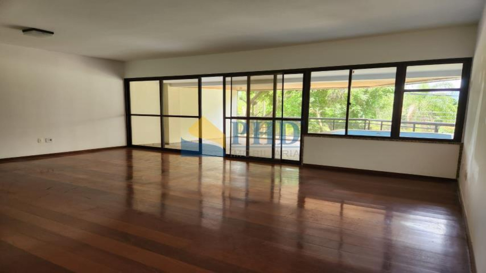 Apartamento 4 Quartos 195m² 