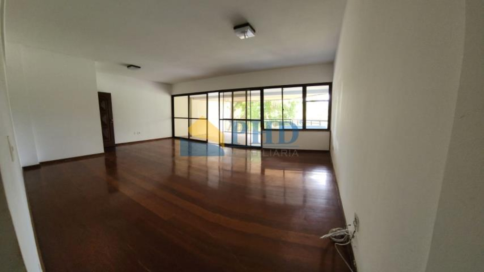 Apartamento 4 Quartos 195m² 