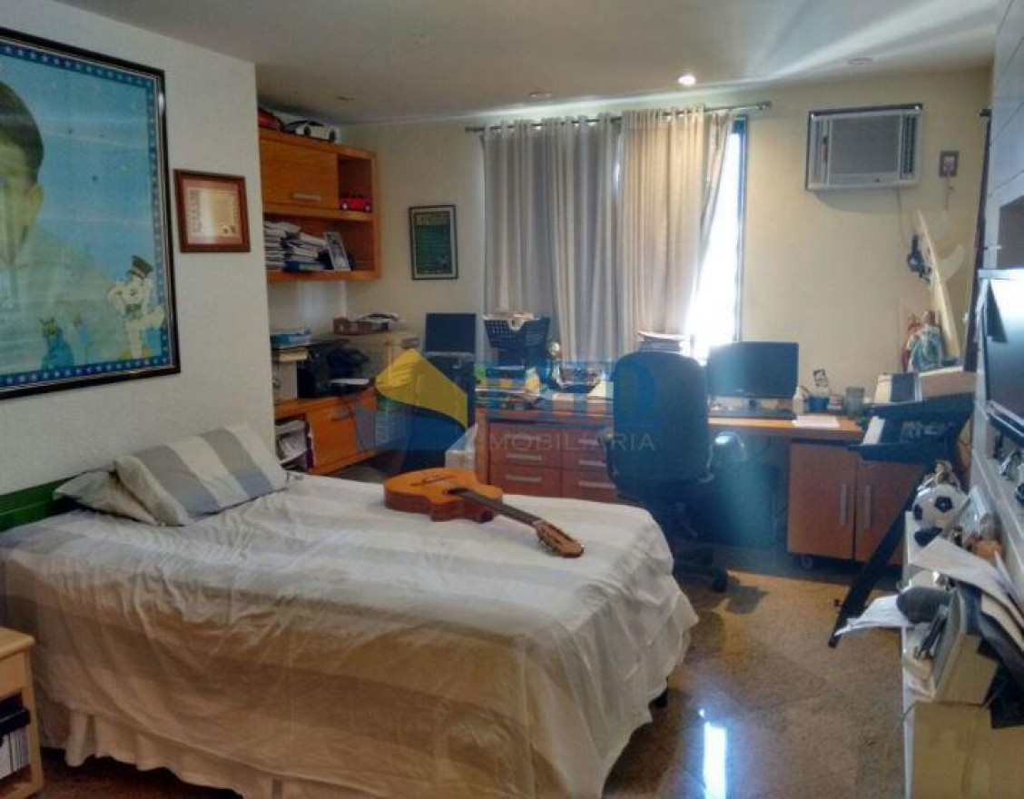 Cobertura 3 Quartos 220m² 