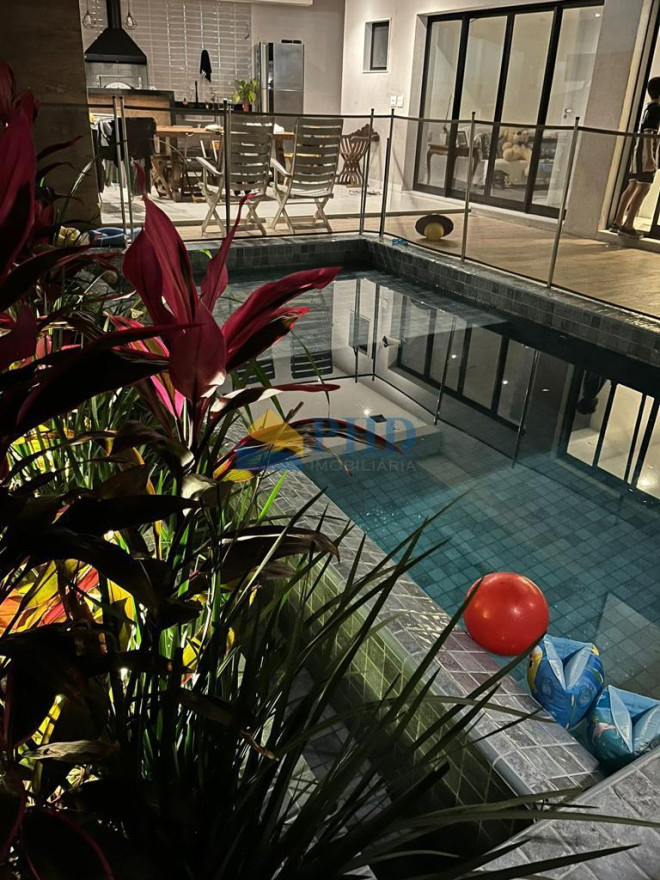 Casa 5 Quartos 300m² 