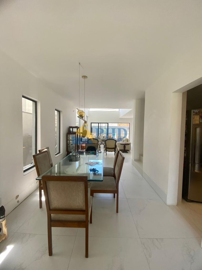 Casa 5 Quartos 300m² 