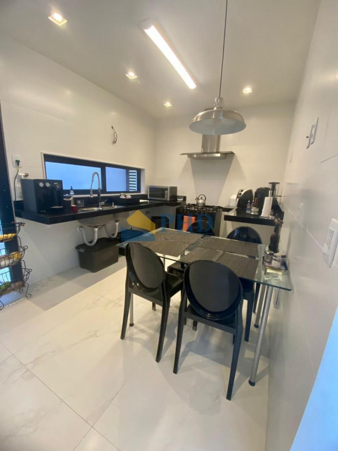 Casa 5 Quartos 300m² 